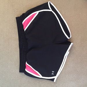 Under armor shorts with lining black and pink